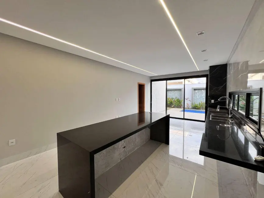 Foto 4 de Sobrado com 3 quartos à venda, 360m2 em Anapolis - GO