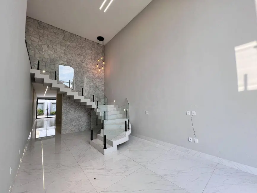Foto 2 de Sobrado com 3 quartos à venda, 360m2 em Anapolis - GO
