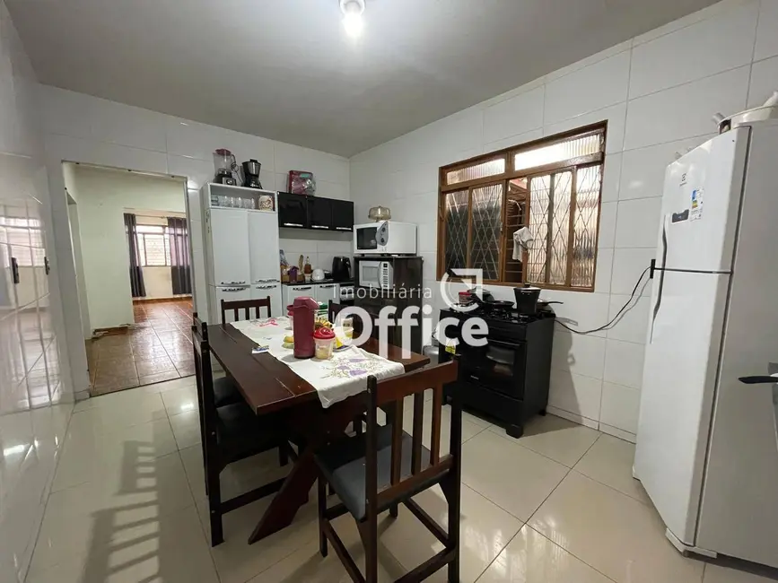 Foto 3 de Casa com 3 quartos à venda, 200m2 em Vila Santa Isabel, Anapolis - GO