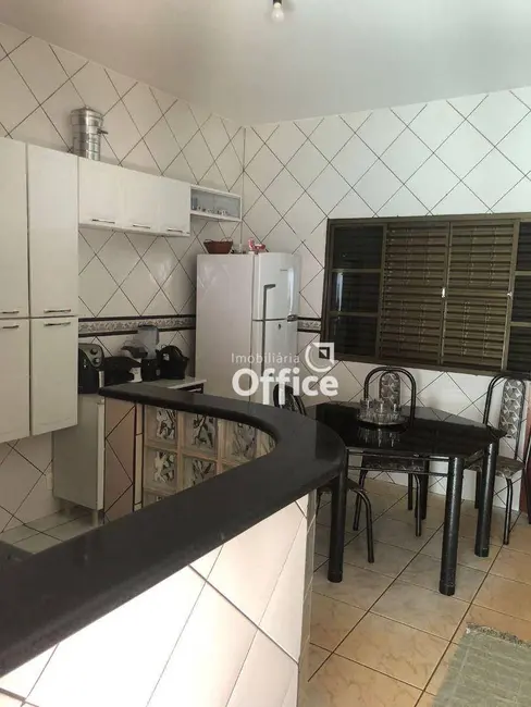 Foto 4 de Casa com 4 quartos à venda, 400m2 em Itamaraty, Anapolis - GO