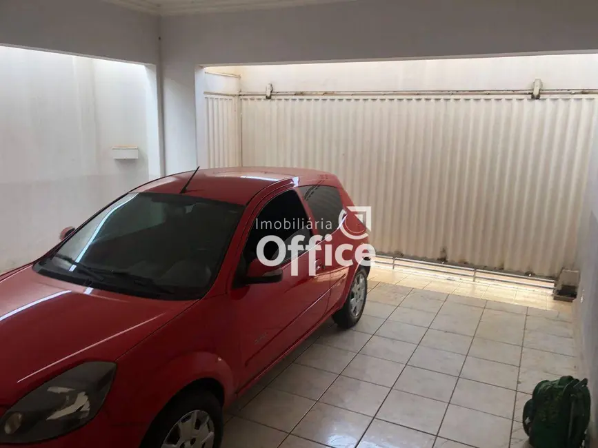 Foto 1 de Casa com 4 quartos à venda, 400m2 em Itamaraty, Anapolis - GO