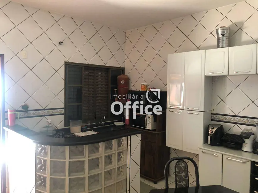 Foto 5 de Casa com 4 quartos à venda, 400m2 em Itamaraty, Anapolis - GO