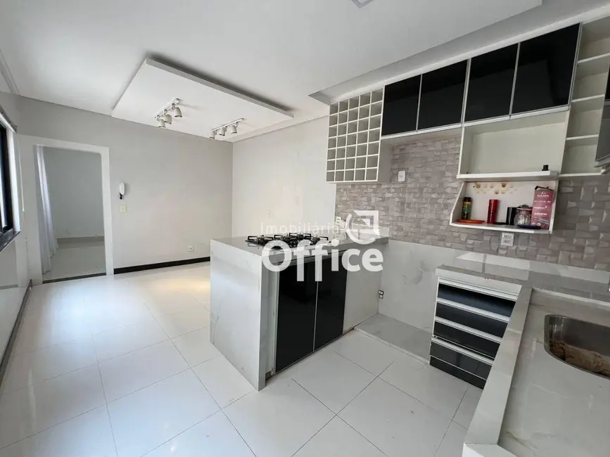 Casa com 3 quartos à venda, 420m2 em Anápolis City, Anapolis - GO - imagem 8 Foto 8 de Casa com 3 quartos à venda, 420m2 em Anápolis City, Anapolis - GO