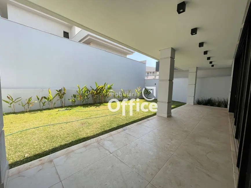 Foto 9 de Sobrado com 3 quartos à venda, 420m2 em Cidade Universitária, Anapolis - GO