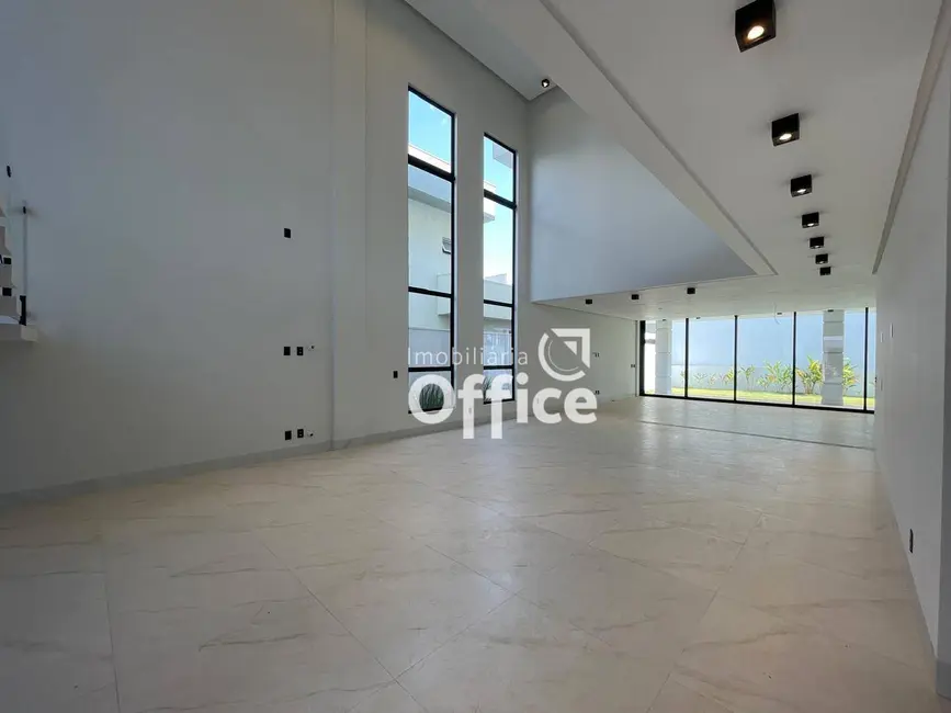 Foto 5 de Sobrado com 3 quartos à venda, 420m2 em Cidade Universitária, Anapolis - GO