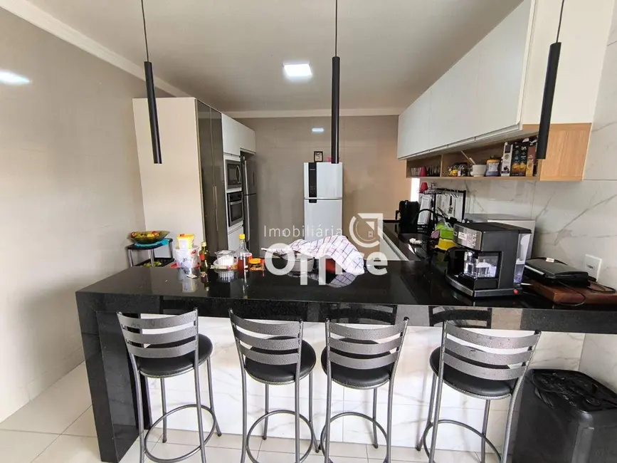 Foto 7 de Casa com 3 quartos à venda, 200m2 em Anapolis - GO
