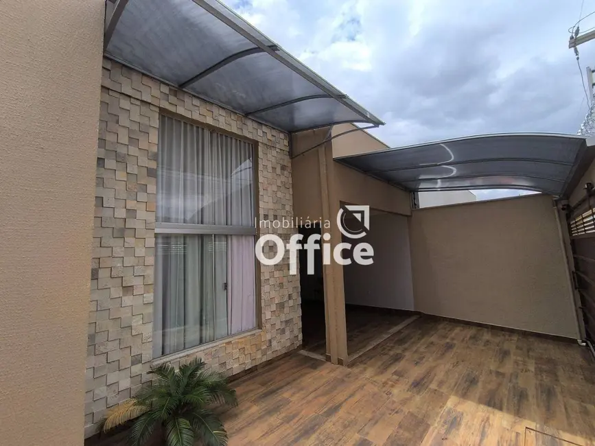 Foto 2 de Casa com 3 quartos à venda, 200m2 em Anapolis - GO