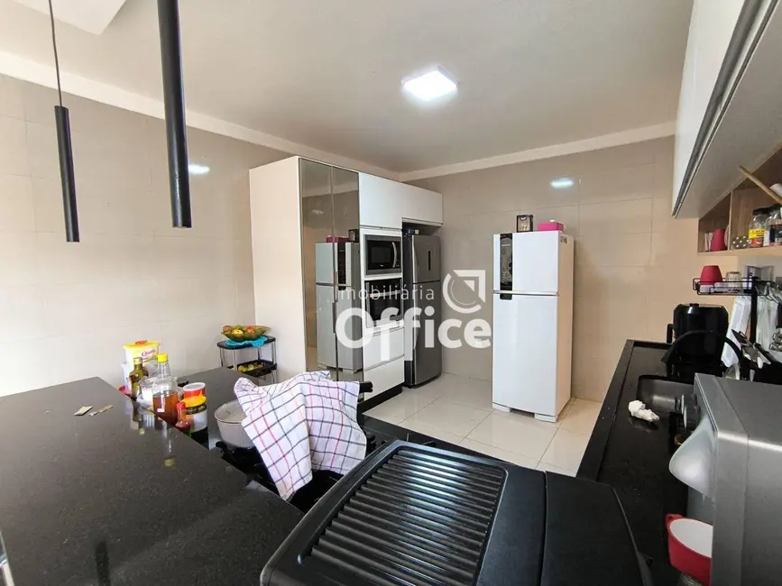 Foto 8 de Casa com 3 quartos à venda, 200m2 em Anapolis - GO