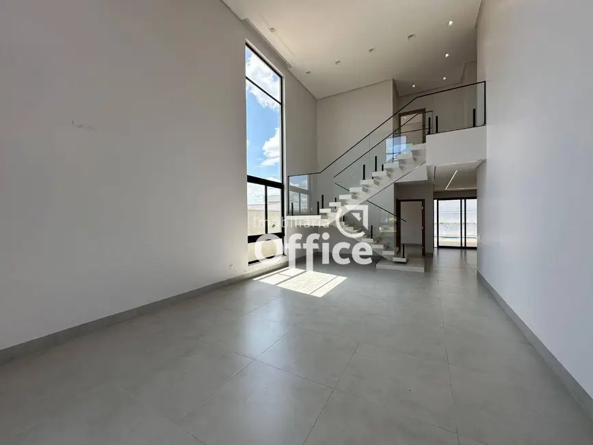 Foto 3 de Sobrado com 4 quartos à venda, 380m2 em Anapolis - GO