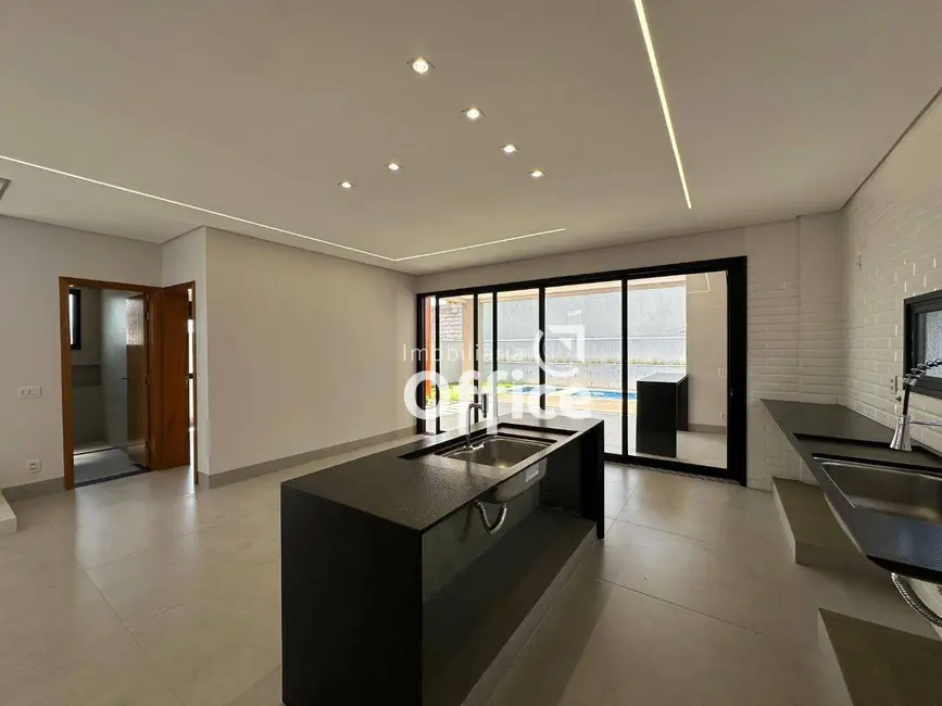 Foto 8 de Sobrado com 4 quartos à venda, 380m2 em Anapolis - GO