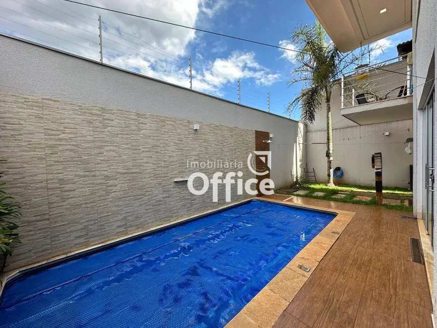 Foto 2 de Casa com 4 quartos à venda, 300m2 em Jardim Ana Paula, Anapolis - GO