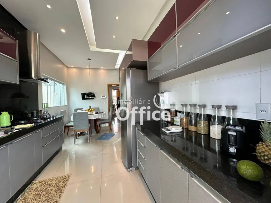 Foto 6 de Casa com 4 quartos à venda, 300m2 em Jardim Ana Paula, Anapolis - GO