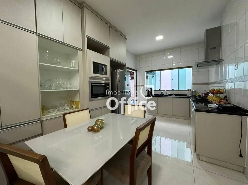 Casa com 4 quartos à venda, 450m2 em Anápolis City, Anapolis - GO - imagem 9 Foto 9 de Casa com 4 quartos à venda, 450m2 em Anápolis City, Anapolis - GO