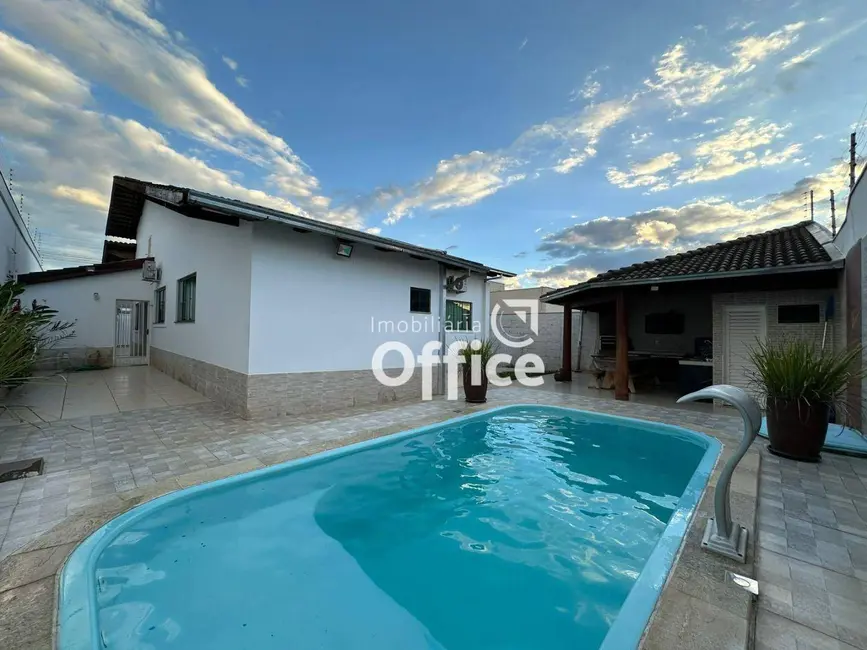 Foto 1 de Casa com 4 quartos à venda, 450m2 em Anápolis City, Anapolis - GO