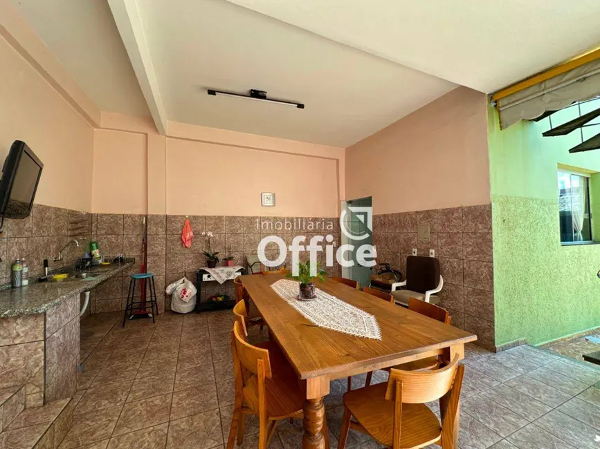 Casa com 5 quartos à venda, 320m2 em Setor Central, Anapolis - GO - imagem 9 Foto 9 de Casa com 5 quartos à venda, 320m2 em Setor Central, Anapolis - GO