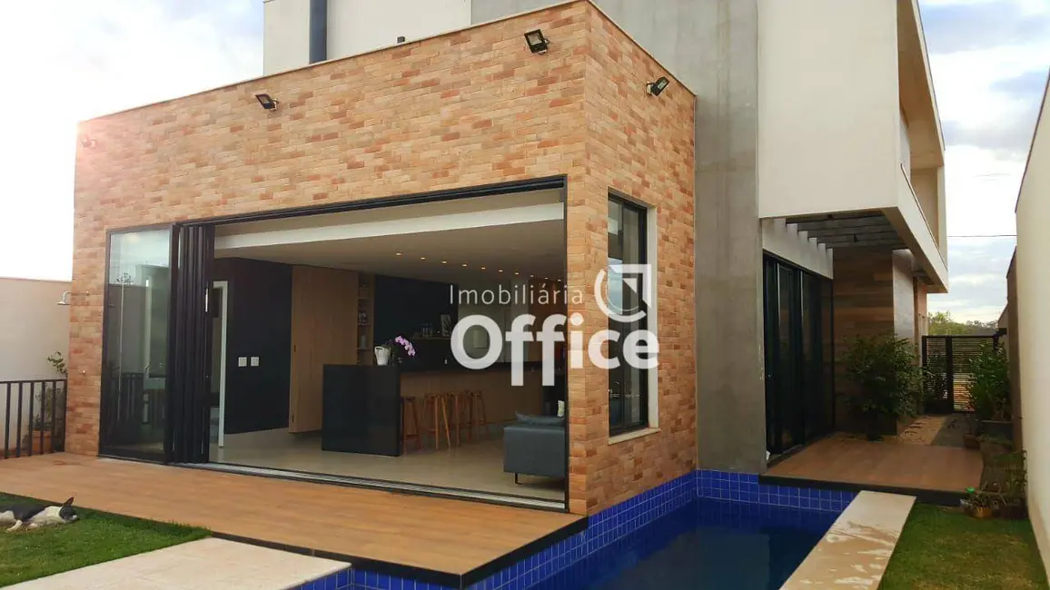 Foto 1 de Sobrado com 4 quartos à venda, 350m2 em Anapolis - GO