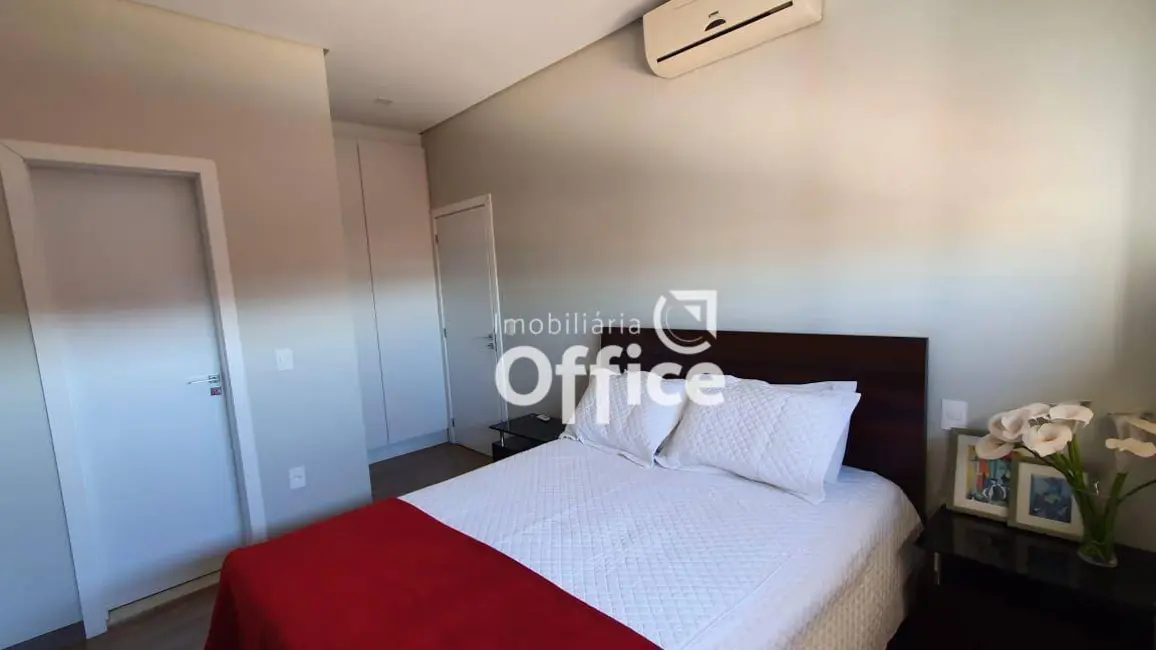 Foto 3 de Sobrado com 4 quartos à venda, 350m2 em Anapolis - GO