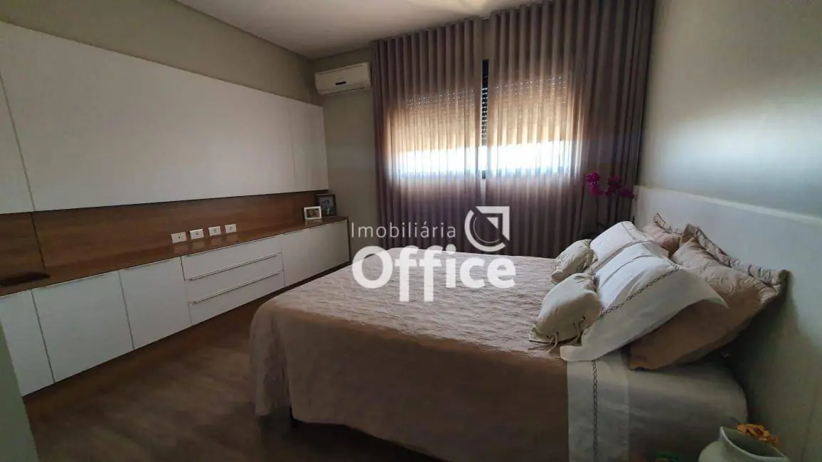 Foto 9 de Sobrado com 4 quartos à venda, 350m2 em Anapolis - GO