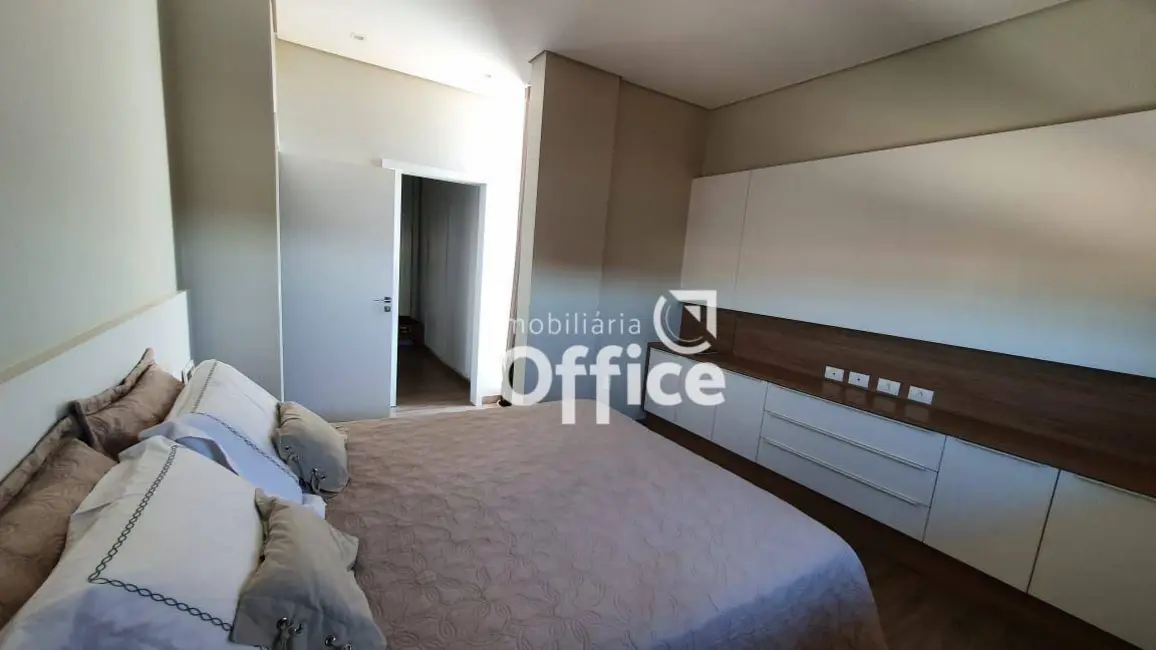 Foto 8 de Sobrado com 4 quartos à venda, 350m2 em Anapolis - GO