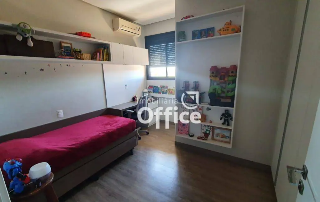 Foto 2 de Sobrado com 4 quartos à venda, 350m2 em Anapolis - GO