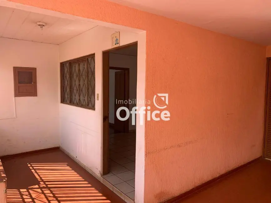 Casa com 3 quartos à venda, 290m2 em Setor Central, Anapolis - GO - imagem 3 Foto 3 de Casa com 3 quartos à venda, 290m2 em Setor Central, Anapolis - GO