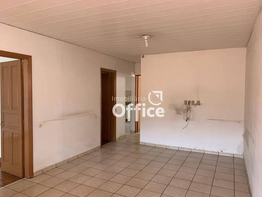 Casa com 3 quartos à venda, 290m2 em Setor Central, Anapolis - GO - imagem 4 Foto 4 de Casa com 3 quartos à venda, 290m2 em Setor Central, Anapolis - GO