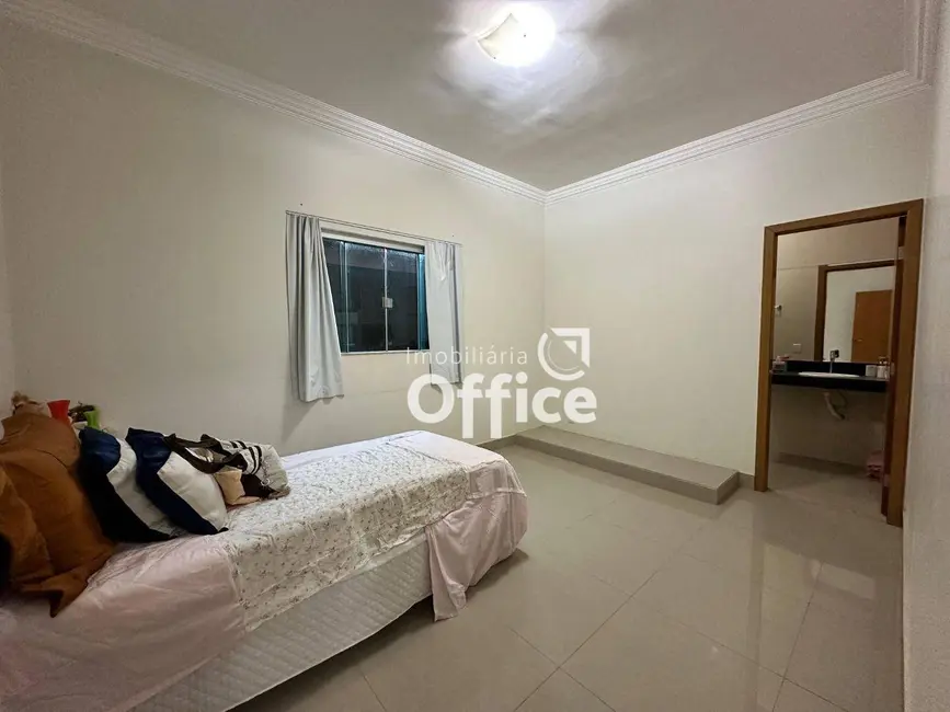 Casa com 3 quartos à venda, 300m2 em Residencial Araujoville, Anapolis - GO - imagem 9 Foto 9 de Casa com 3 quartos à venda, 300m2 em Residencial Araujoville, Anapolis - GO