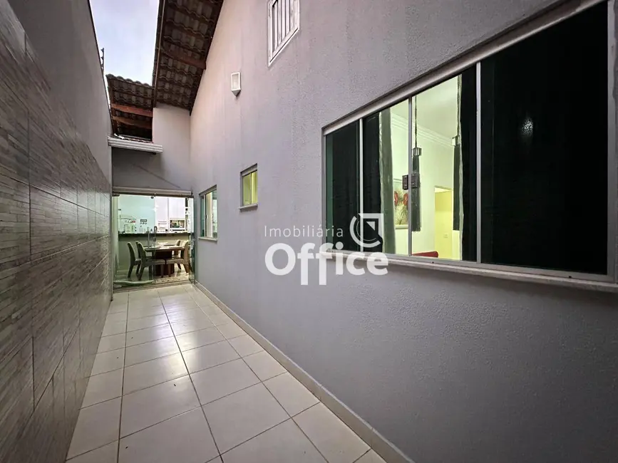 Casa com 3 quartos à venda, 300m2 em Residencial Araujoville, Anapolis - GO - imagem 3 Foto 3 de Casa com 3 quartos à venda, 300m2 em Residencial Araujoville, Anapolis - GO