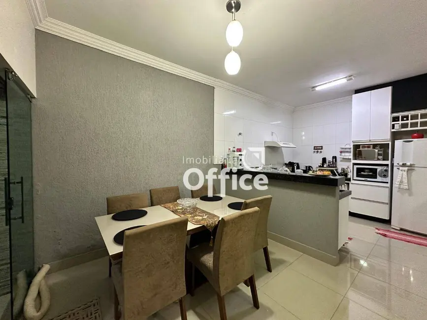 Casa com 3 quartos à venda, 300m2 em Residencial Araujoville, Anapolis - GO - imagem 5 Foto 5 de Casa com 3 quartos à venda, 300m2 em Residencial Araujoville, Anapolis - GO