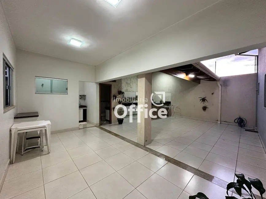 Casa com 3 quartos à venda, 300m2 em Residencial Araujoville, Anapolis - GO - imagem 6 Foto 6 de Casa com 3 quartos à venda, 300m2 em Residencial Araujoville, Anapolis - GO