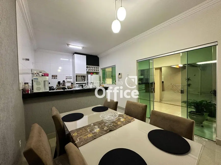 Casa com 3 quartos à venda, 300m2 em Residencial Araujoville, Anapolis - GO - imagem 8 Foto 8 de Casa com 3 quartos à venda, 300m2 em Residencial Araujoville, Anapolis - GO