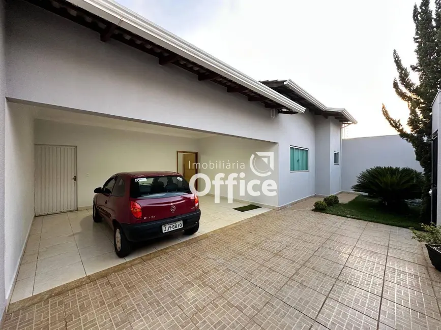 Casa com 3 quartos à venda, 300m2 em Residencial Araujoville, Anapolis - GO - imagem 2 Foto 2 de Casa com 3 quartos à venda, 300m2 em Residencial Araujoville, Anapolis - GO