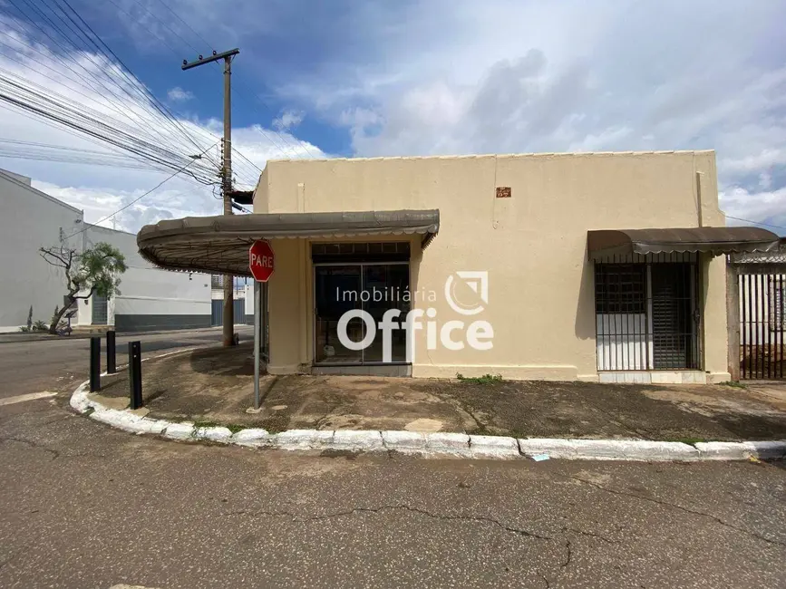 Casa com 2 quartos à venda, 181m2 em Setor Central, Anapolis - GO - imagem 3 Foto 3 de Casa com 2 quartos à venda, 181m2 em Setor Central, Anapolis - GO