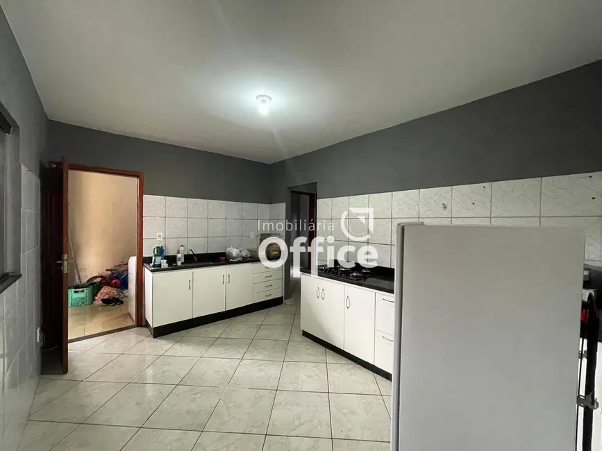 Foto 6 de Casa com 3 quartos à venda, 300m2 em Residencial Geovanni Braga, Anapolis - GO
