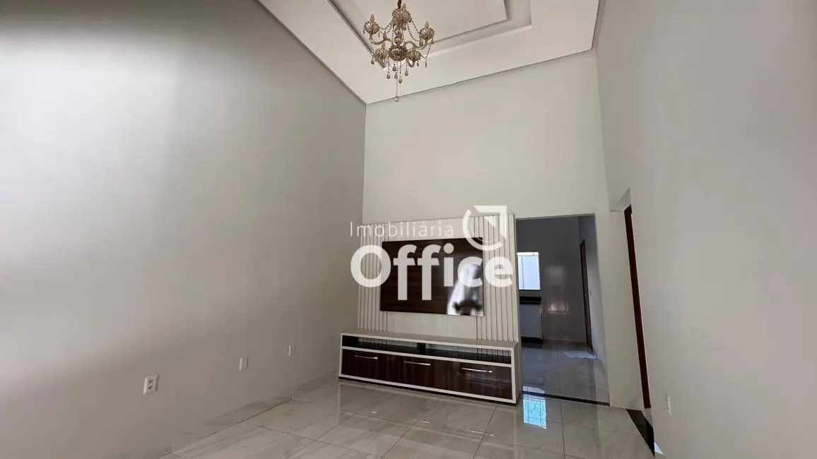 Foto 2 de Casa com 3 quartos à venda, 200m2 em Jardim Itália, Anapolis - GO