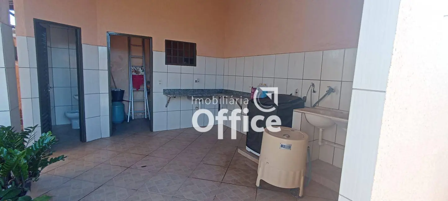 Foto 2 de Casa com 3 quartos à venda, 300m2 em Jardim Ana Paula, Anapolis - GO