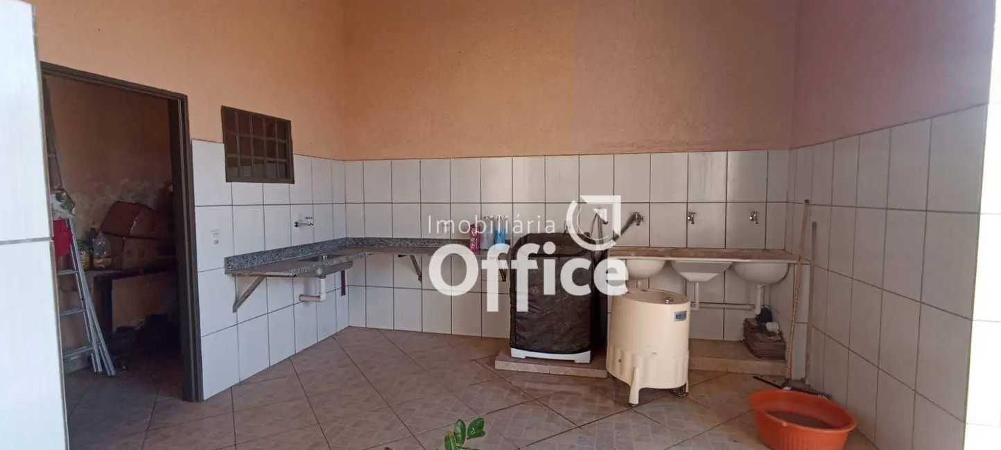 Foto 4 de Casa com 3 quartos à venda, 300m2 em Jardim Ana Paula, Anapolis - GO