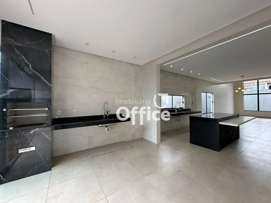 Foto 8 de Casa com 3 quartos à venda, 300m2 em Anapolis - GO