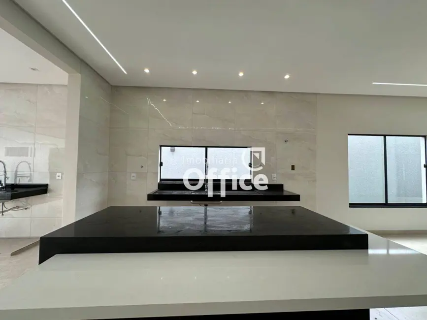 Foto 7 de Casa com 3 quartos à venda, 300m2 em Anapolis - GO