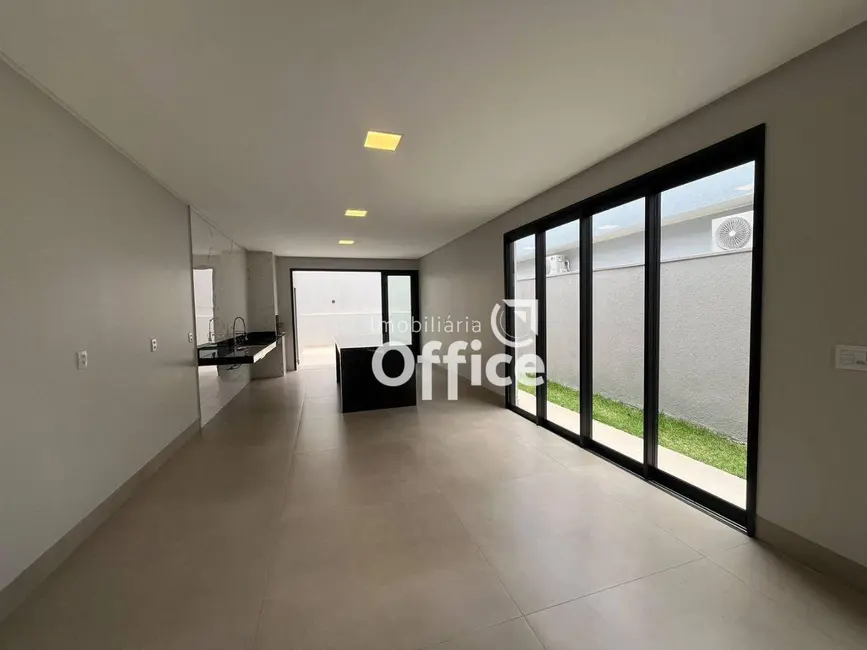Foto 4 de Casa de Condomínio com 3 quartos à venda, 360m2 em Residencial Ayrton Senna, Anapolis - GO