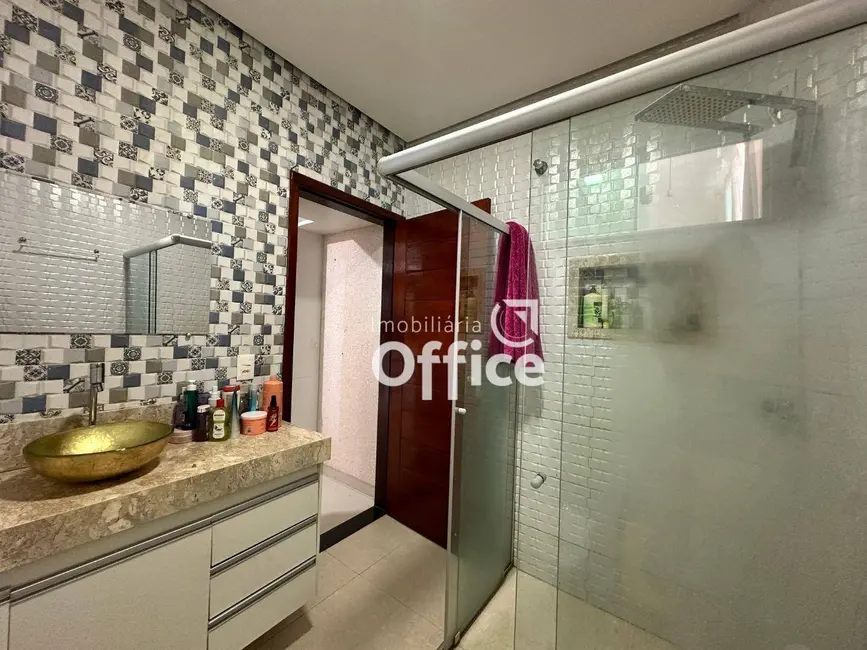 Foto 8 de Sobrado com 3 quartos à venda, 150m2 em Residencial Flor do Cerrado, Anapolis - GO