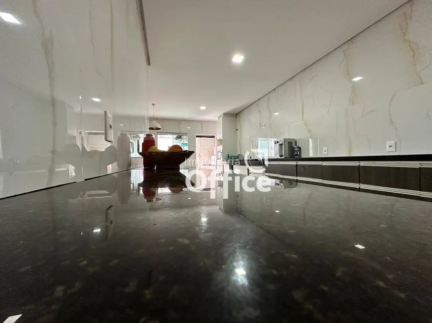Foto 2 de Sobrado com 3 quartos à venda, 150m2 em Residencial Flor do Cerrado, Anapolis - GO