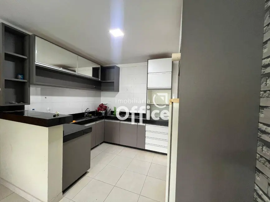 Foto 2 de Apartamento com 3 quartos à venda, 79m2 em Chácaras Colorado, Anapolis - GO