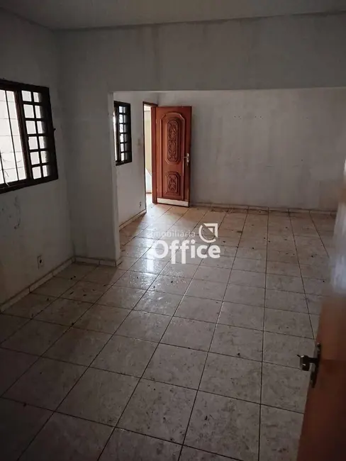 Casa com 3 quartos à venda, 200m2 em São Lourenço, Anapolis - GO - imagem 2 Foto 2 de Casa com 3 quartos à venda, 200m2 em São Lourenço, Anapolis - GO