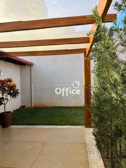 Sobrado com 3 quartos à venda, 225m2 em Cidade Jardim, Anapolis - GO - imagem 3 Foto 3 de Sobrado com 3 quartos à venda, 225m2 em Cidade Jardim, Anapolis - GO