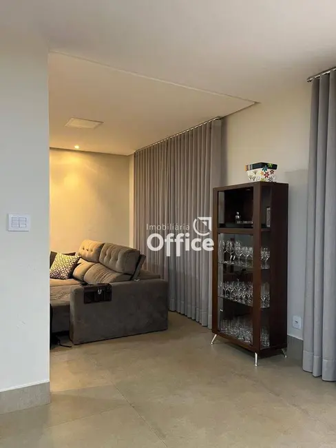 Sobrado com 3 quartos à venda, 225m2 em Cidade Jardim, Anapolis - GO - imagem 7 Foto 7 de Sobrado com 3 quartos à venda, 225m2 em Cidade Jardim, Anapolis - GO