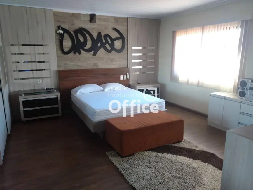 Sobrado com 5 quartos à venda, 420m2 em Jardim Alexandrina, Anapolis - GO - imagem 9 Foto 9 de Sobrado com 5 quartos à venda, 420m2 em Jardim Alexandrina, Anapolis - GO
