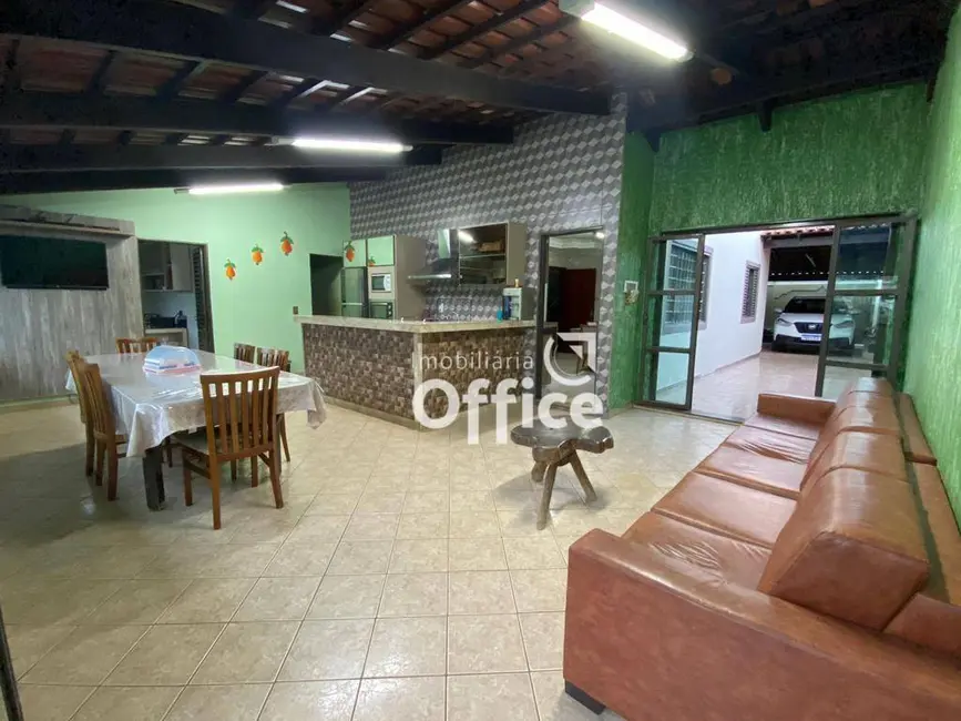 Sobrado com 5 quartos à venda, 420m2 em Jardim Alexandrina, Anapolis - GO - imagem 3 Foto 3 de Sobrado com 5 quartos à venda, 420m2 em Jardim Alexandrina, Anapolis - GO