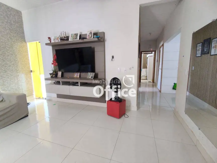 Casa com 3 quartos à venda, 300m2 em Anexo Itamaraty, Anapolis - GO - imagem 9 Foto 9 de Casa com 3 quartos à venda, 300m2 em Anexo Itamaraty, Anapolis - GO