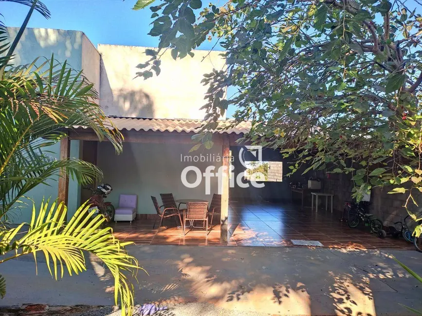 Casa com 3 quartos à venda, 300m2 em Anexo Itamaraty, Anapolis - GO - imagem 8 Foto 8 de Casa com 3 quartos à venda, 300m2 em Anexo Itamaraty, Anapolis - GO